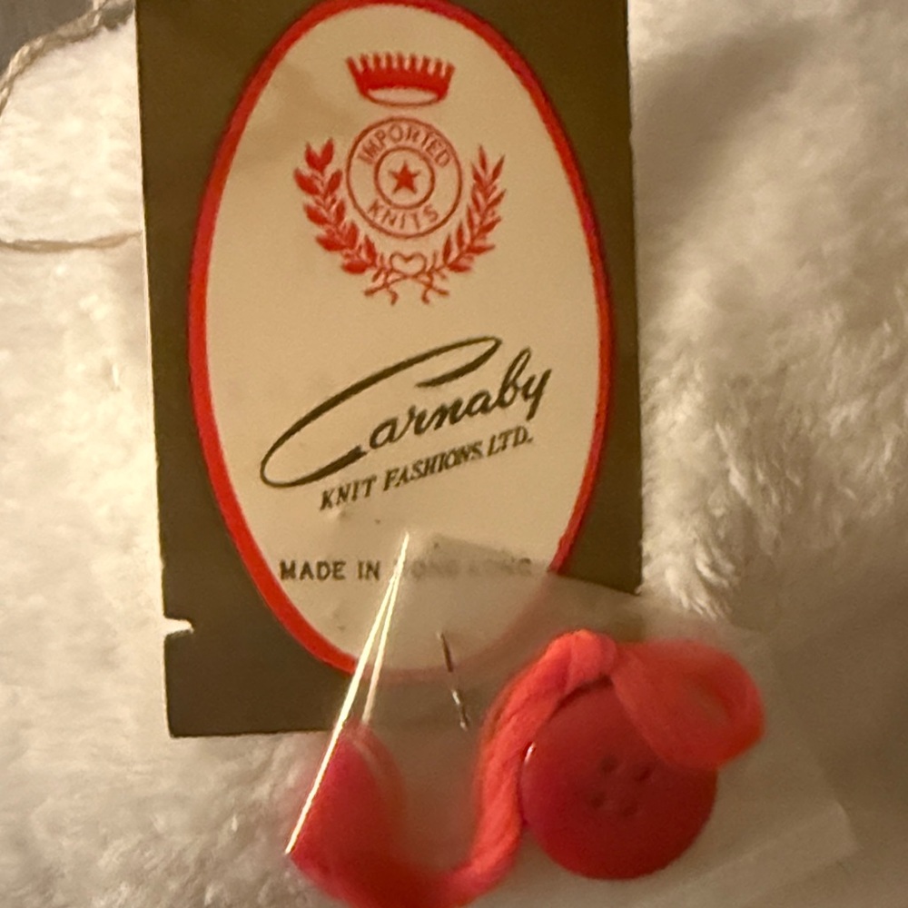 Carnaby Red Button with Thread Set